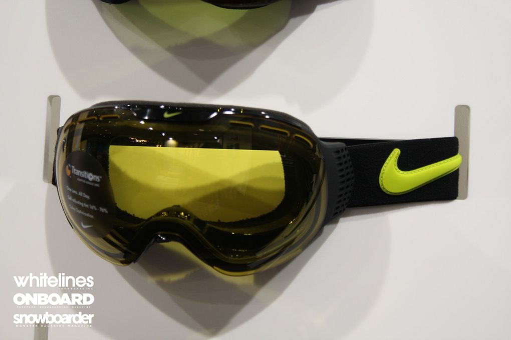 Nike-Command-Transitions-Snowboard-Goggles-2016-2017-ISPO