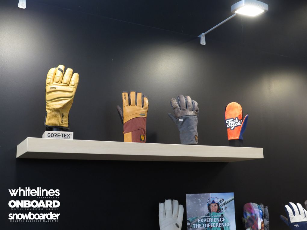 POW-Snowboard-Gloves-2016-2017-ISPO