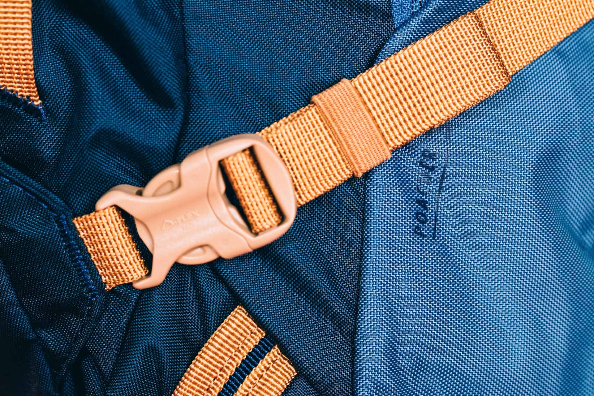 DaKine Poacher 36L 2017-2018 Snowboard Backpack Revi